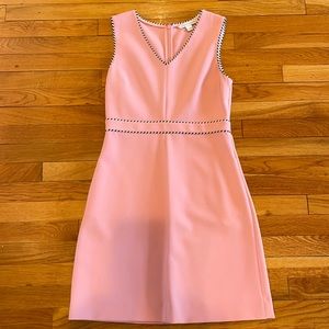 63%polyester, 27%viscose,7 % cotton, 3% elasthanne